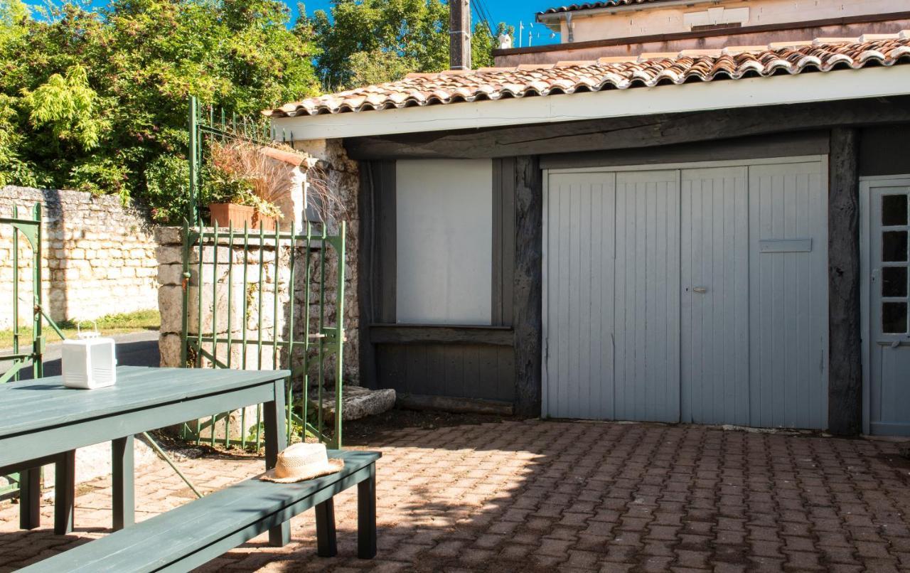 Gite Du Presbytere Port D'Envaux, Ravissante Maison De Charme Luaran gambar