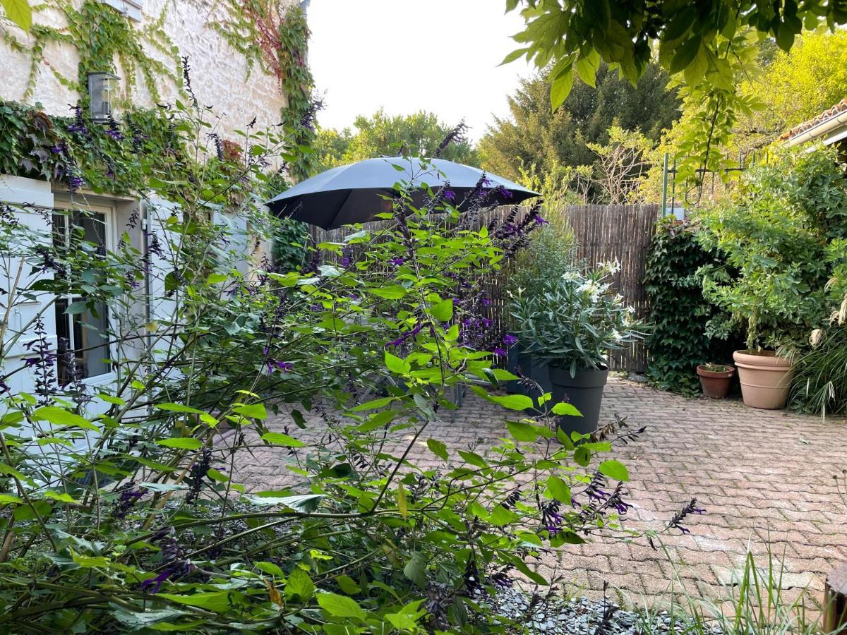 Gite Du Presbytere Port D'Envaux, Ravissante Maison De Charme Luaran gambar