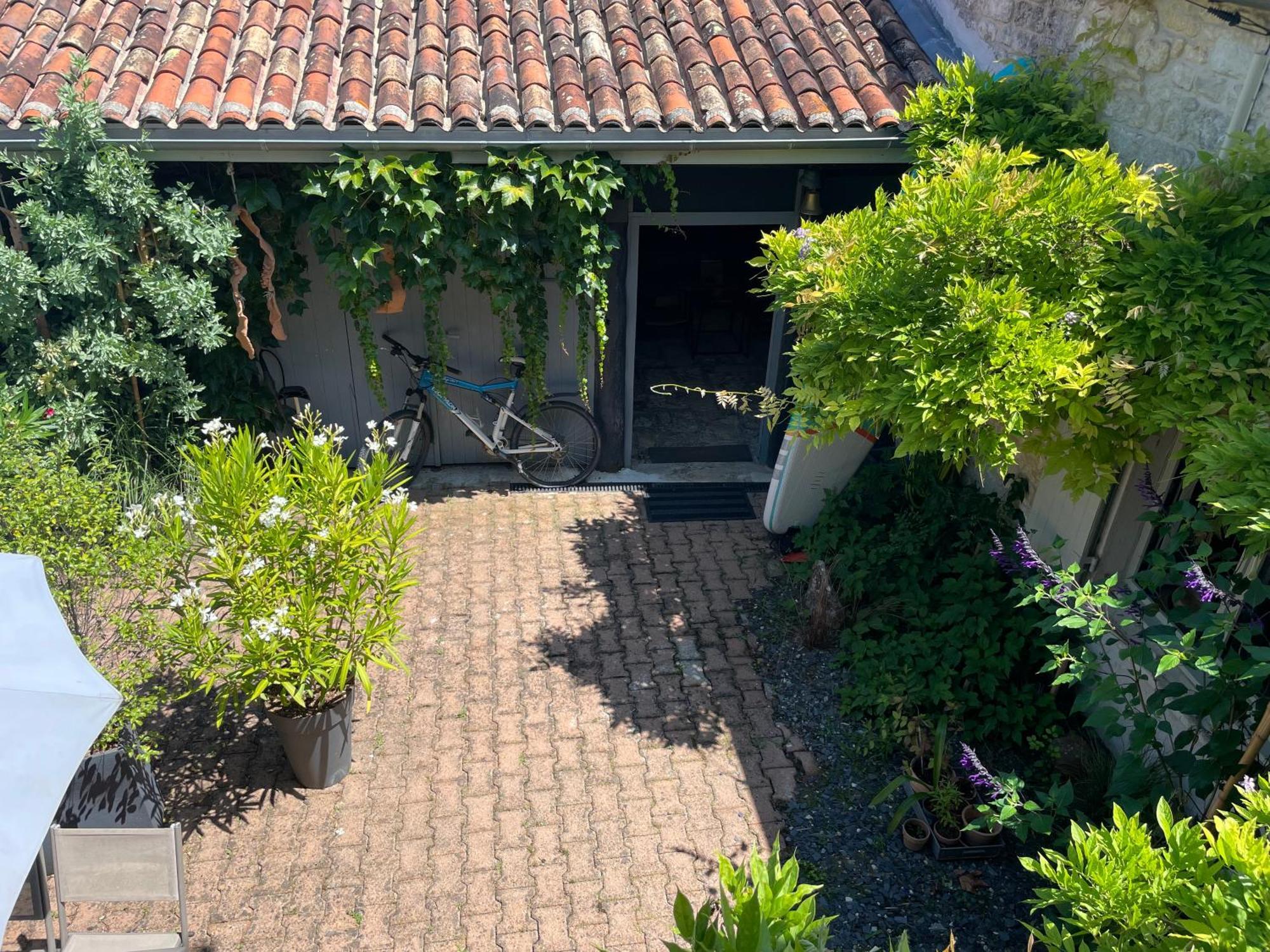 Gite Du Presbytere Port D'Envaux, Ravissante Maison De Charme Luaran gambar